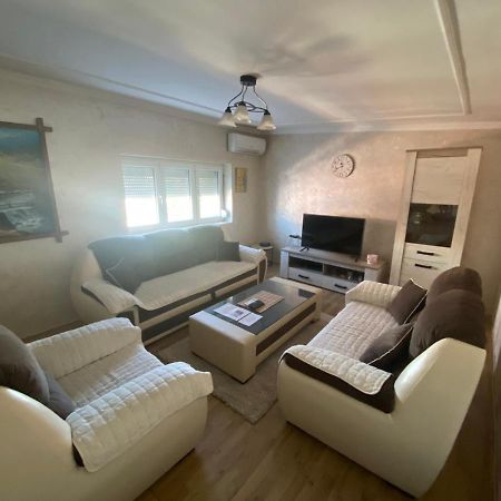 Apartman Niksic Apartamento Exterior foto