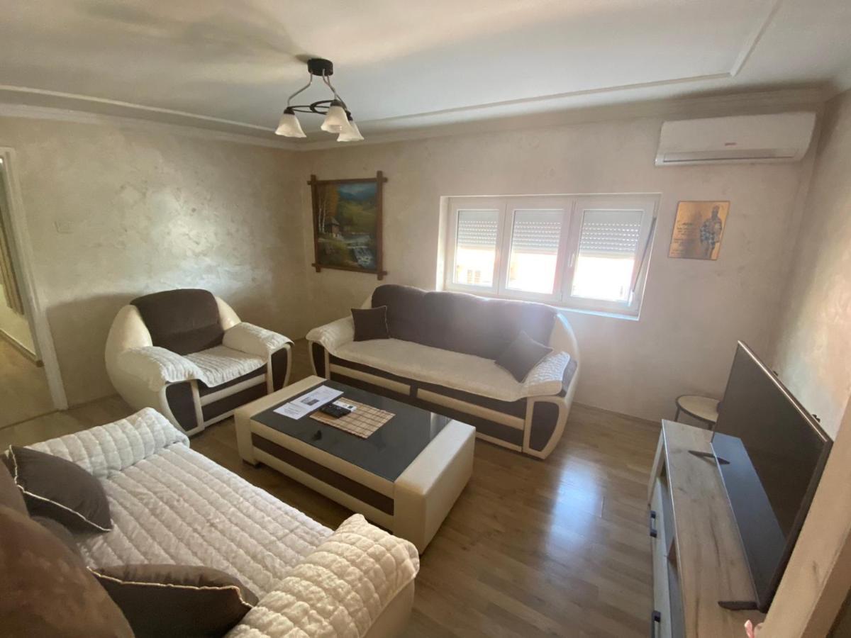 Apartman Niksic Apartamento Exterior foto